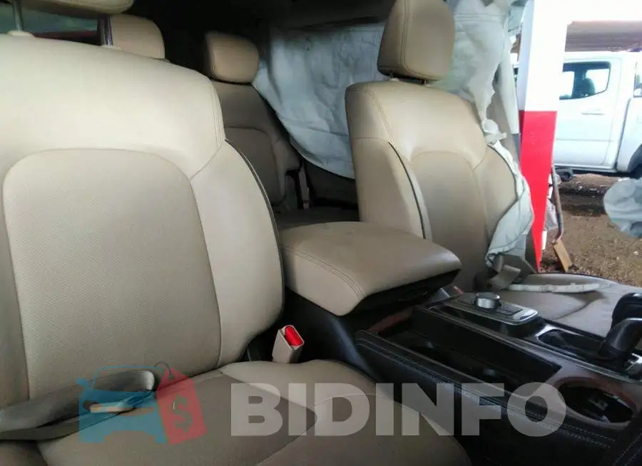 JN8AY2BC2N9161716 Photo# 5