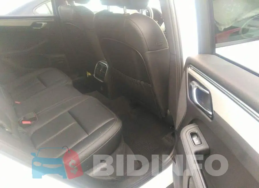 WP1AA2A52MLB11465 Photo# 8