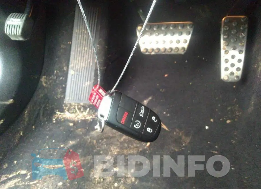 2C3CDXMG4MH601421 Photo# 11