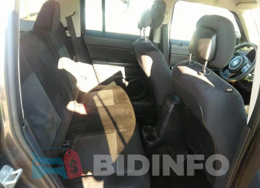 1C4NJPBB2FD281181 Photo# 8