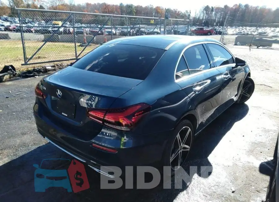 WDD3G4FB4KW033114 Photo# 4