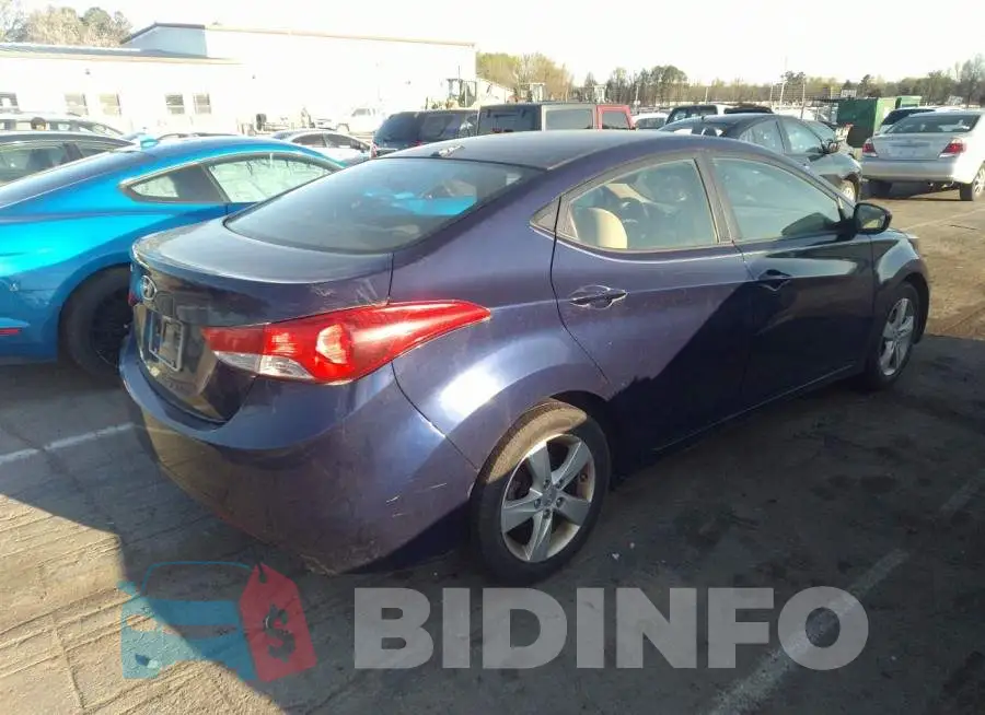 5NPDH4AE9DH181586 Photo# 4