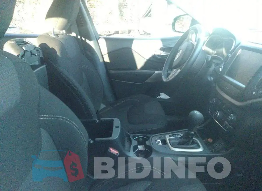 1C4PJLCB2HW642352 Photo# 5