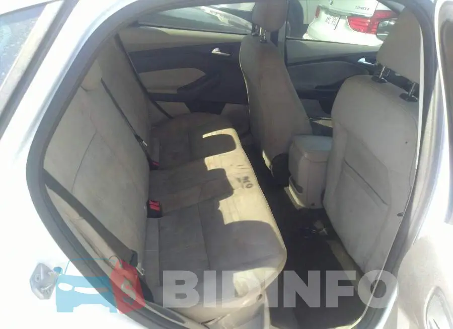 1FADP3F2XJL295802 Photo# 8