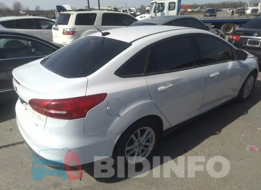1FADP3F2XJL295802 Photo# 4