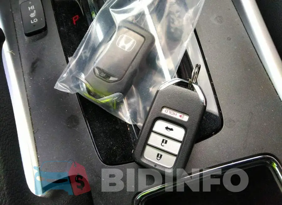 1HGCR3F86FA028276 Photo# 11