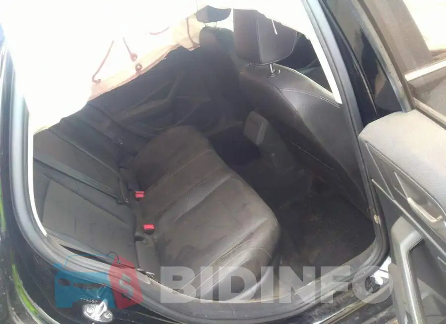 3VWC57BU8KM123744 Photo# 8