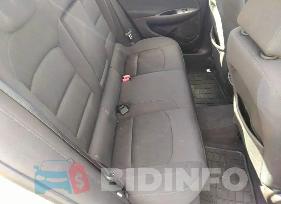 1G1ZD5ST5JF122019 Photo# 8