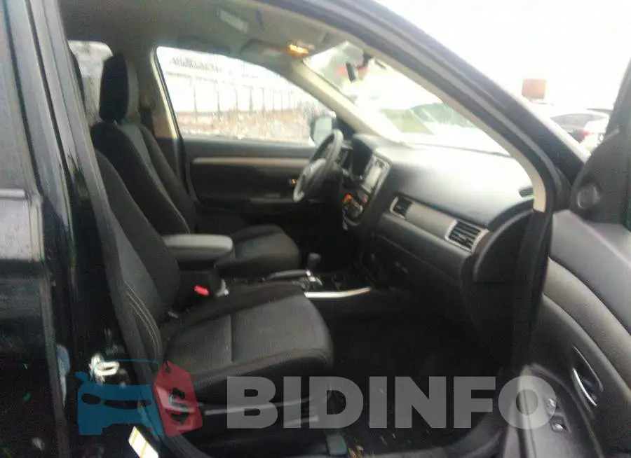 JA4AD2A35JZ010656 Photo# 5