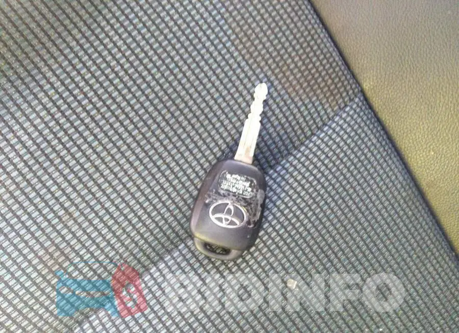 2T1BURHE3FC273336 Photo# 11