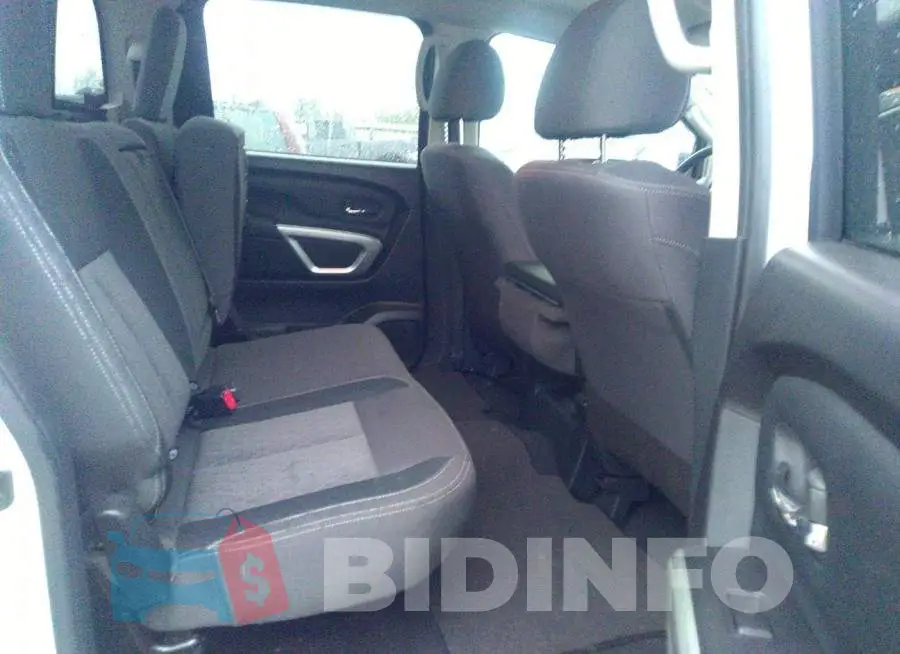 1N6AA1EC9NN105394 Photo# 8