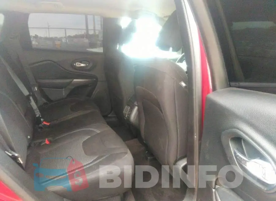 1C4PJLCB5KD175902 Photo# 8