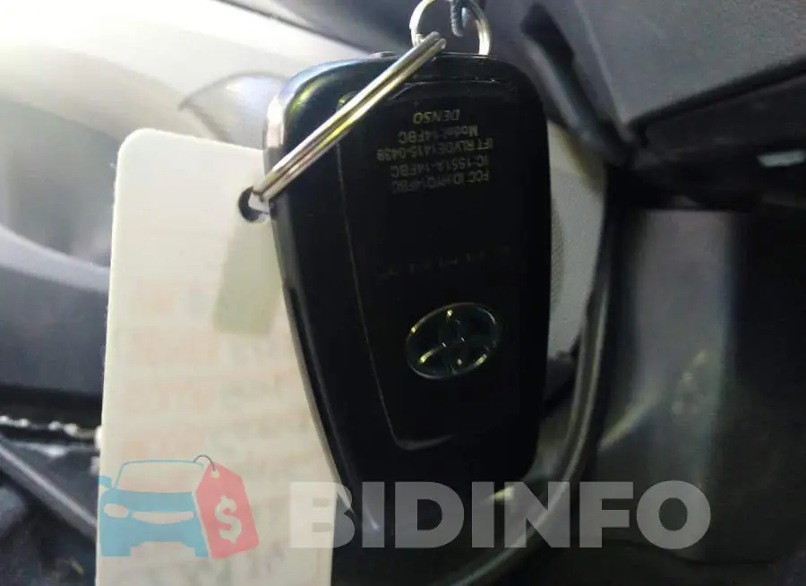 4T1C31AK3NU585596 Photo# 11