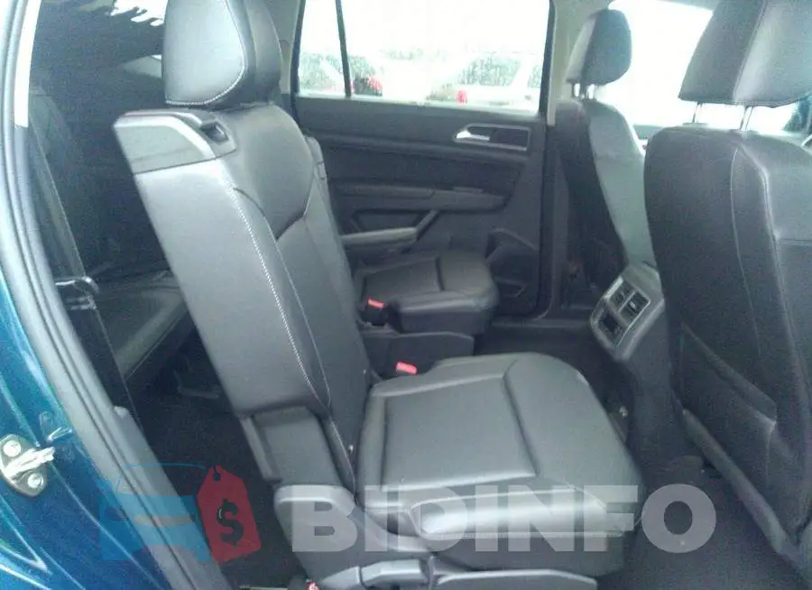 1V2MR2CA4KC583518 Photo# 8