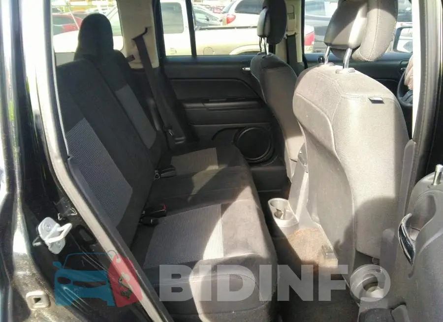 1C4NJPBB1ED529774 Photo# 8