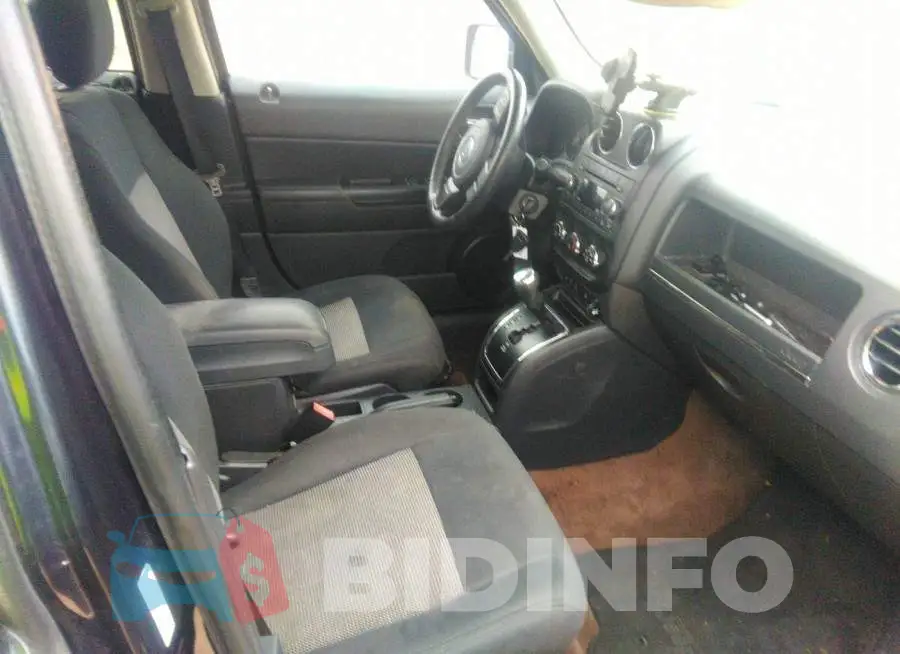 1C4NJPFB5ED769694 Photo# 5