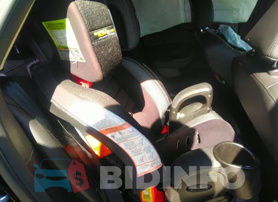 1FADP3F22FL275289 Photo# 8