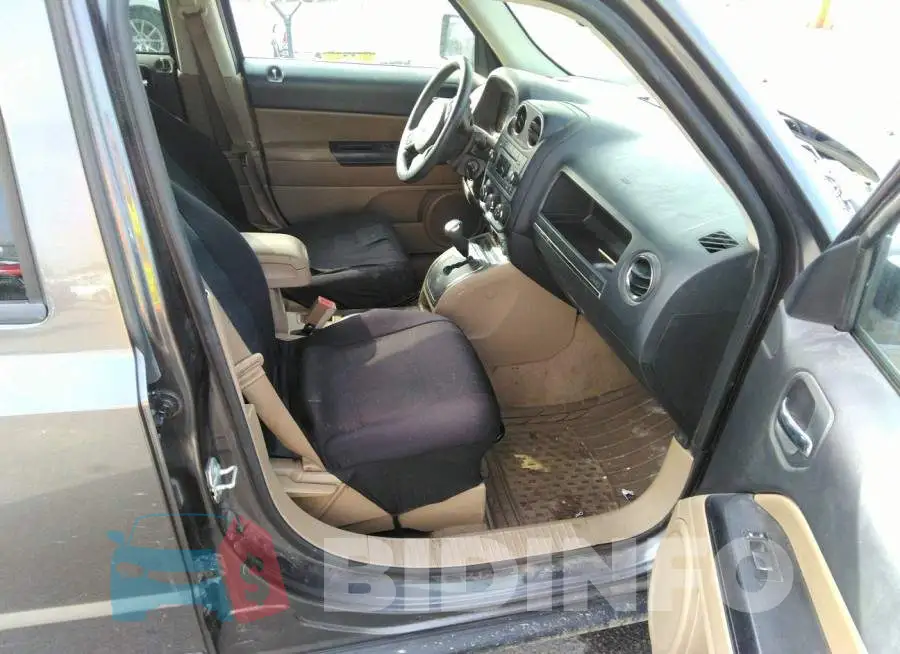 1C4NJPBBXFD358735 Photo# 5