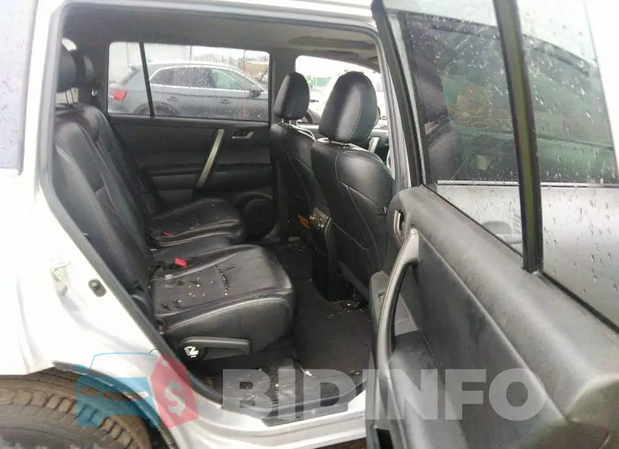 5TDBK3EH8DS211792 Photo# 8