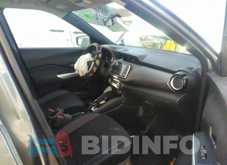 3N1CP5CU3KL558986 Photo# 5