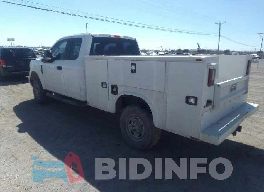 1FT7X2B65JEB32103 Photo# 3