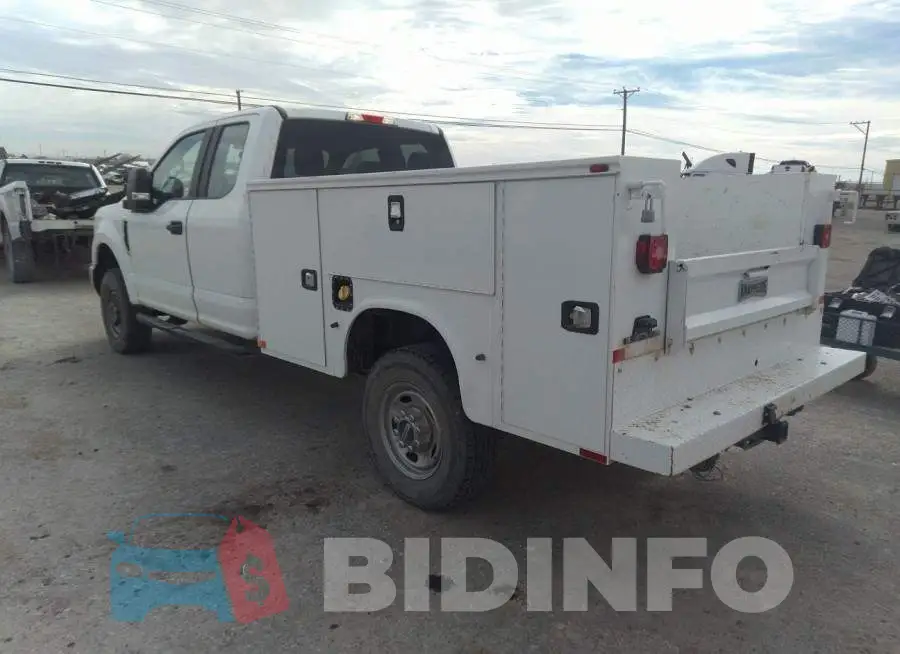 1FT7X2B67JEB32104 Photo# 3