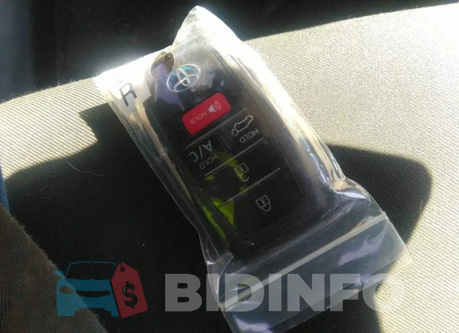 JTMCB3FV3MD043743 Photo# 11