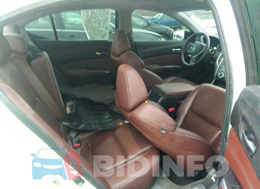 19UUB2F35FA002047 Photo# 8