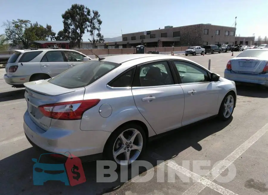 1FADP3J26EL271624 Photo# 4