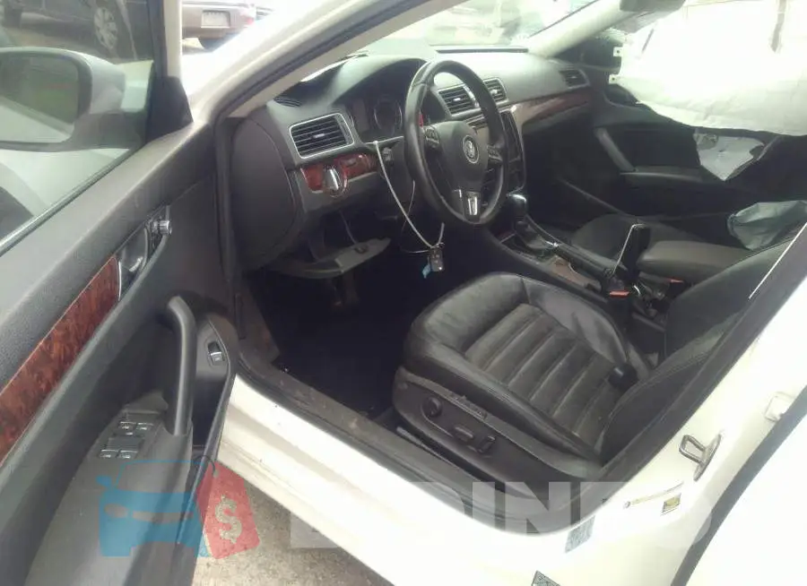 1VWCH7A33DC028044 Photo# 5