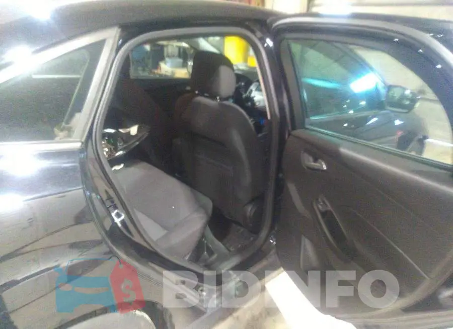 1FADP3F24GL244272 Photo# 8