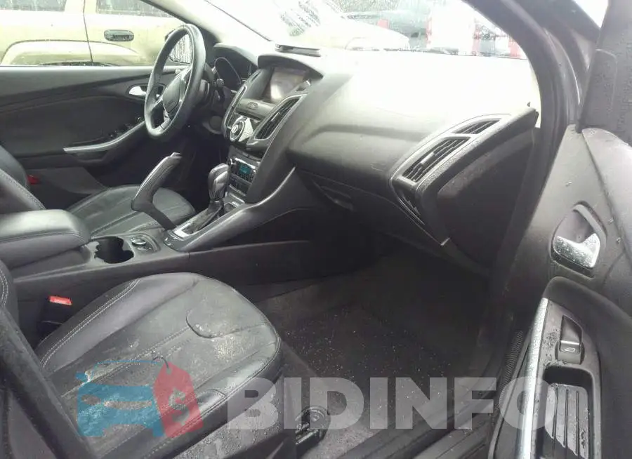 1FADP3J27DL280556 Photo# 5