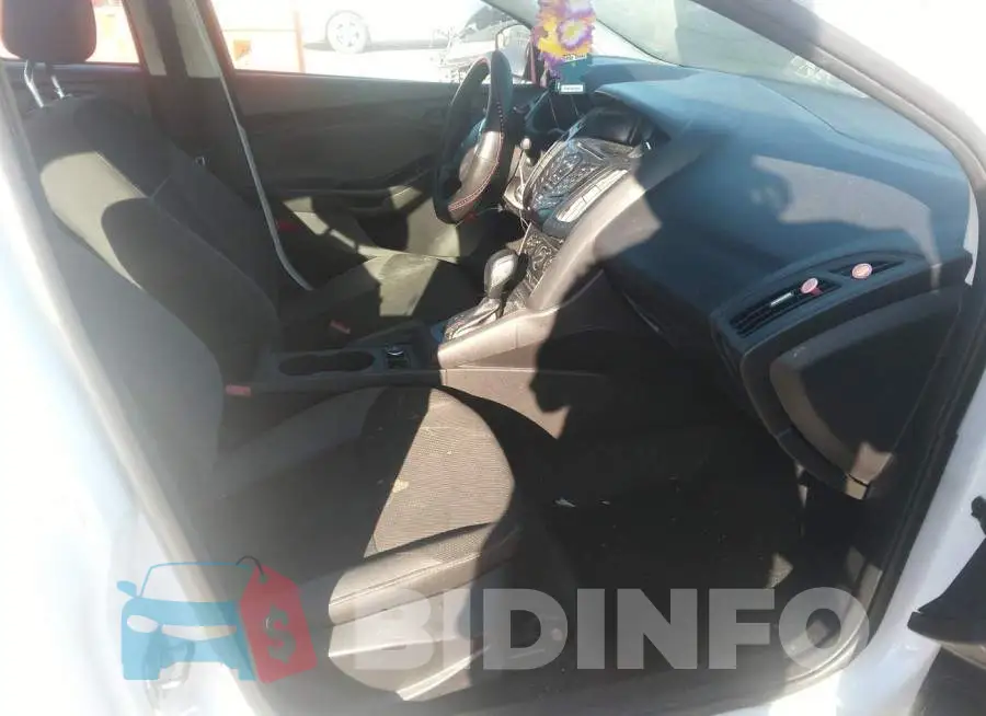 1FADP3E29EL390813 Photo# 5
