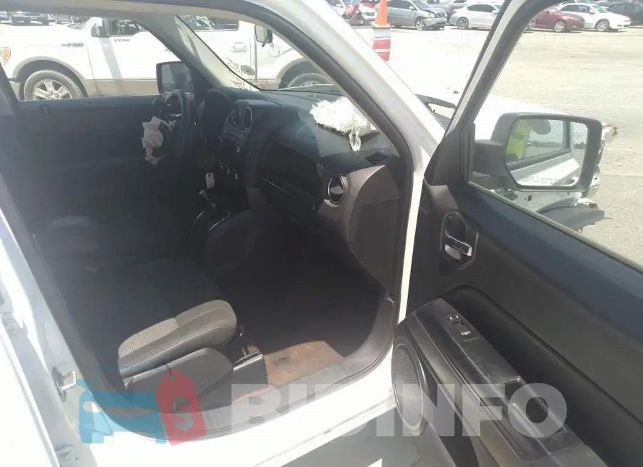 1C4NJPBA2FD297985 Photo# 5