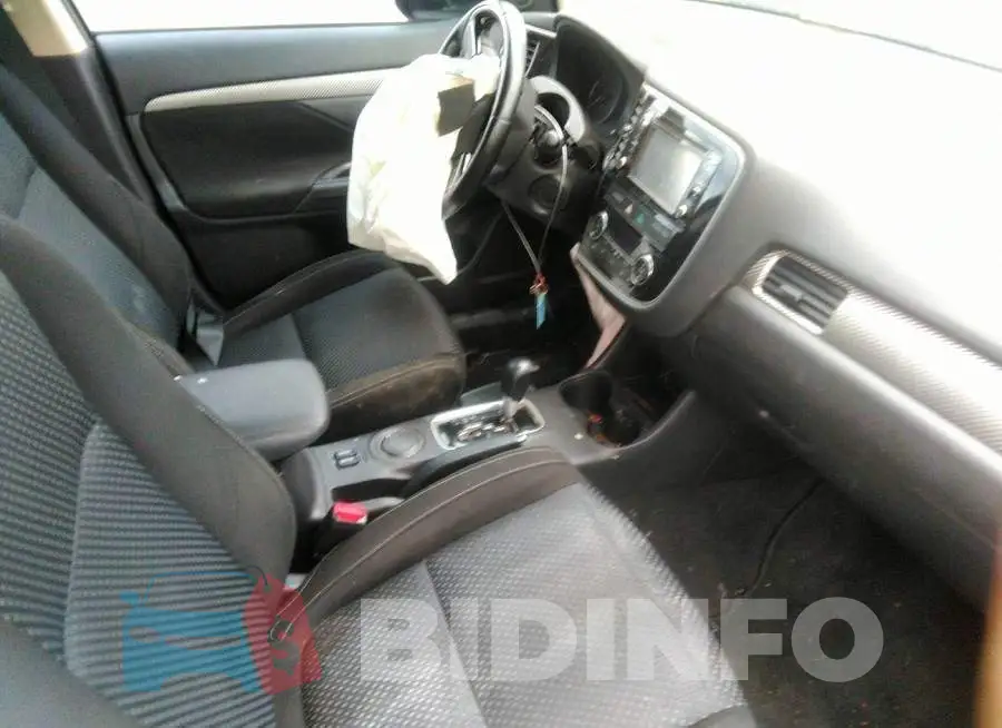 JA4AD3A34GZ018469 Photo# 5