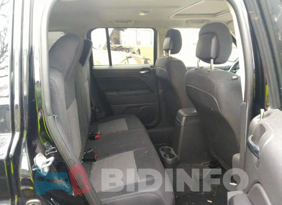 1C4NJRFB1ED725428 Photo# 8