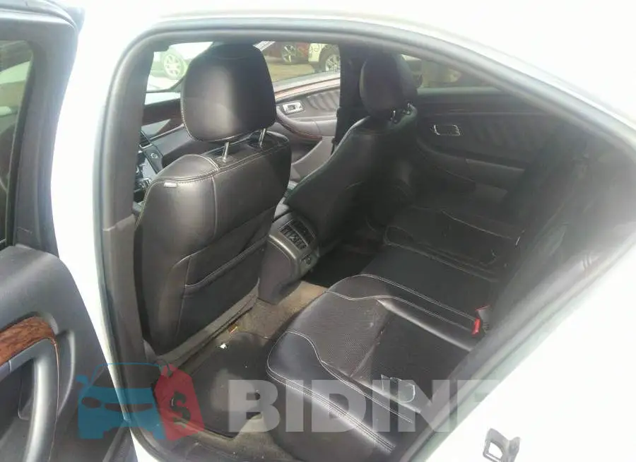 1FAHP2F8XDG117563 Photo# 8