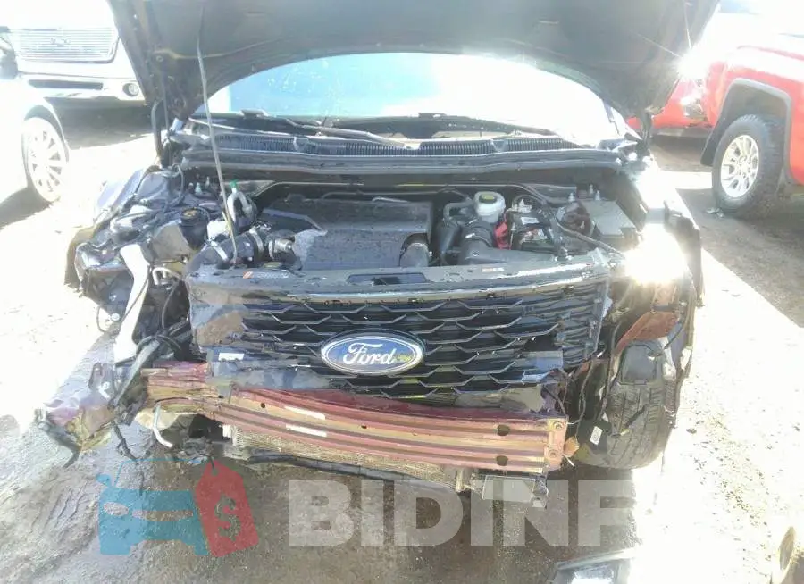 1FM5K8GT5JGB55176 Photo# 10