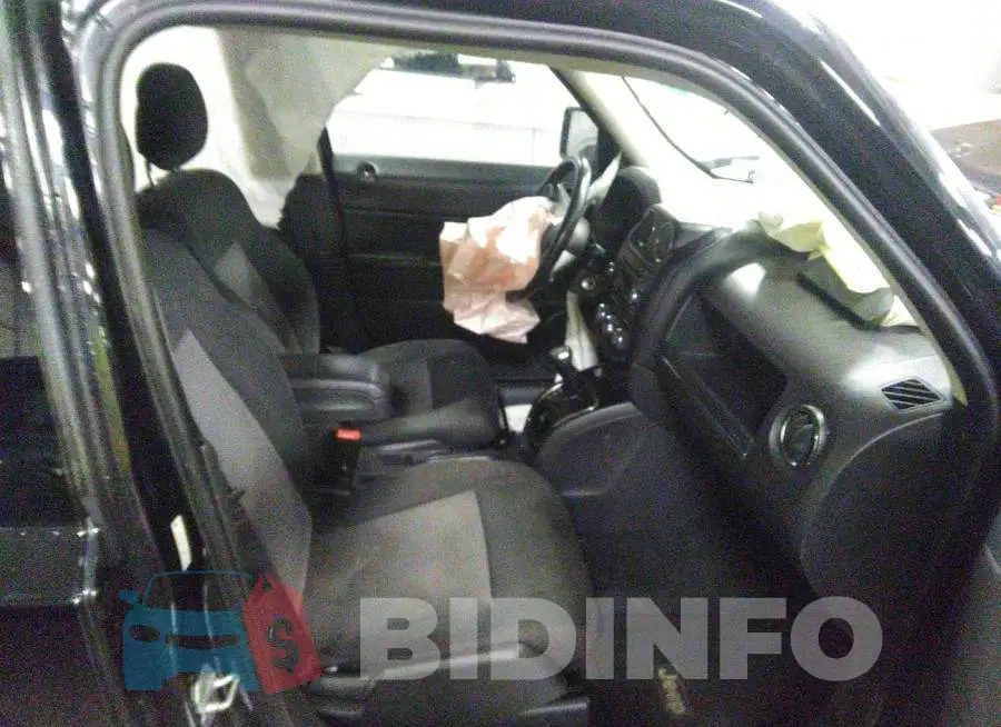 1C4NJPFA7DD116516 Photo# 5