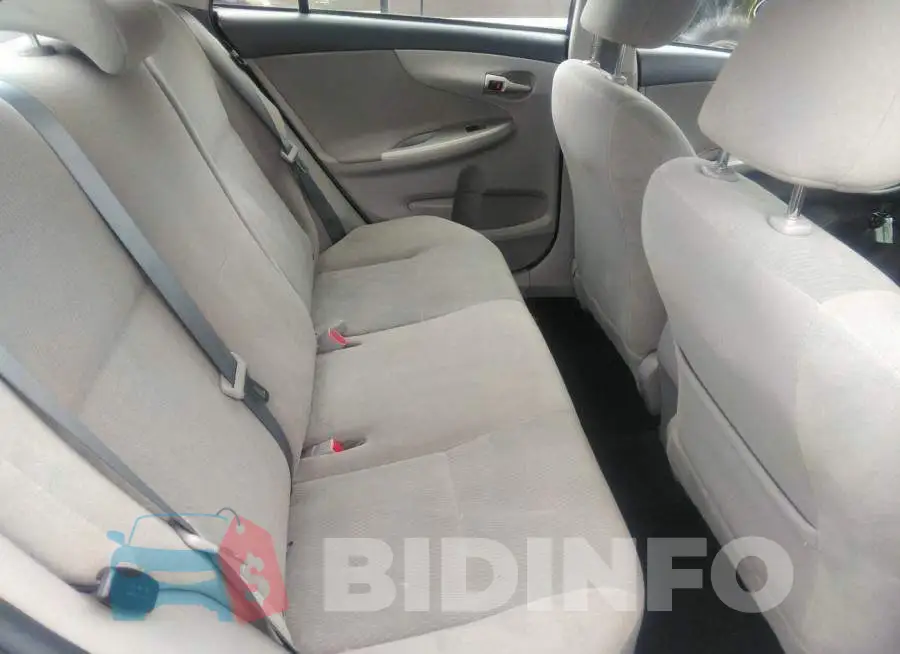 2T1BU4EE3DC071648 Photo# 8