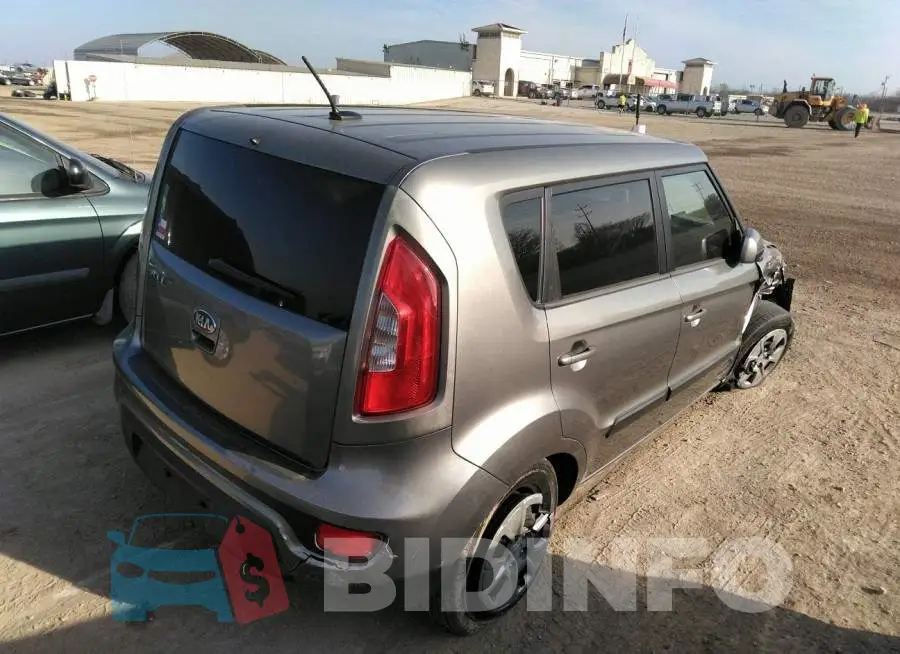 KNDJT2A53D7577328 Photo# 4