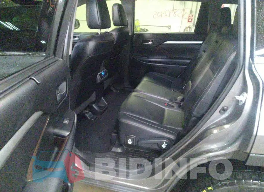 5TDJGRFH2JS038782 Photo# 8