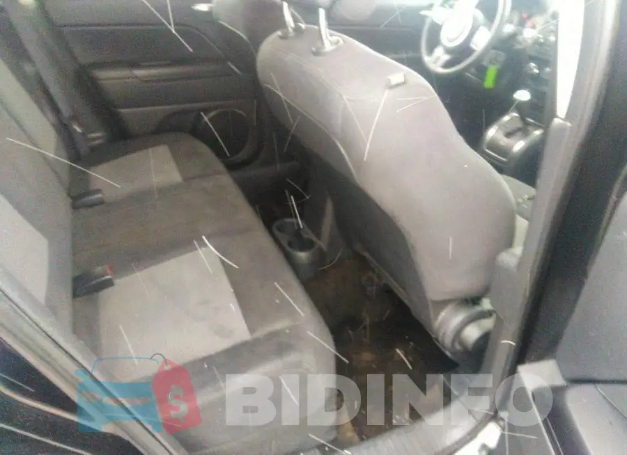 1C4NJPBBXGD628693 Photo# 8