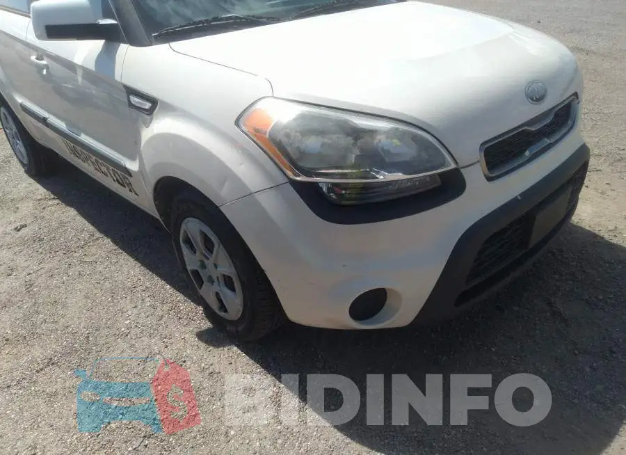 KNDJT2A52D7761997 Photo# 6