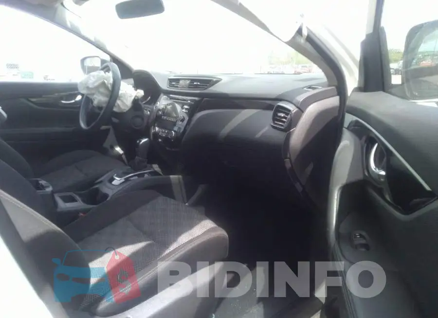 JN1BJ1CP9HW011577 Photo# 5