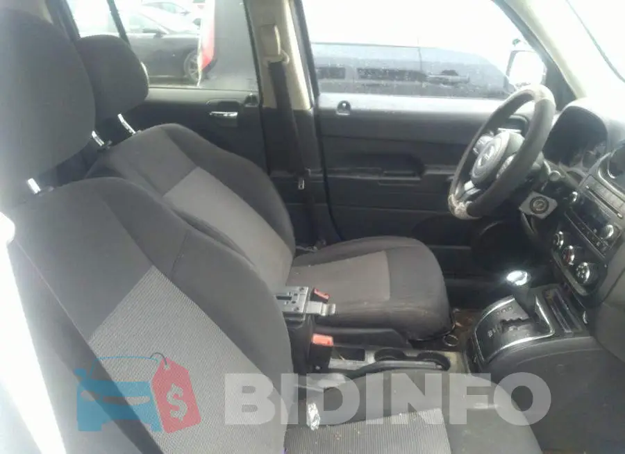 1C4NJPBB7ED754796 Photo# 5