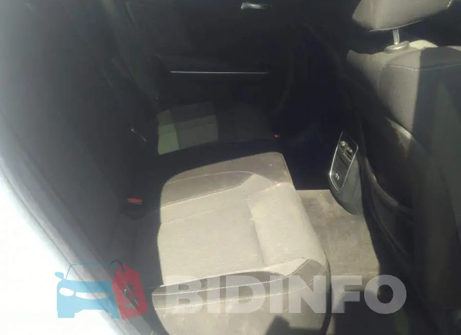 2C3CDXHG8FH824428 Photo# 8