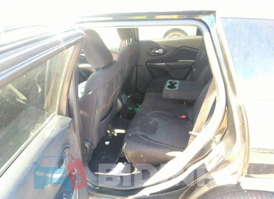 1C4PJLCB2KD269834 Photo# 8