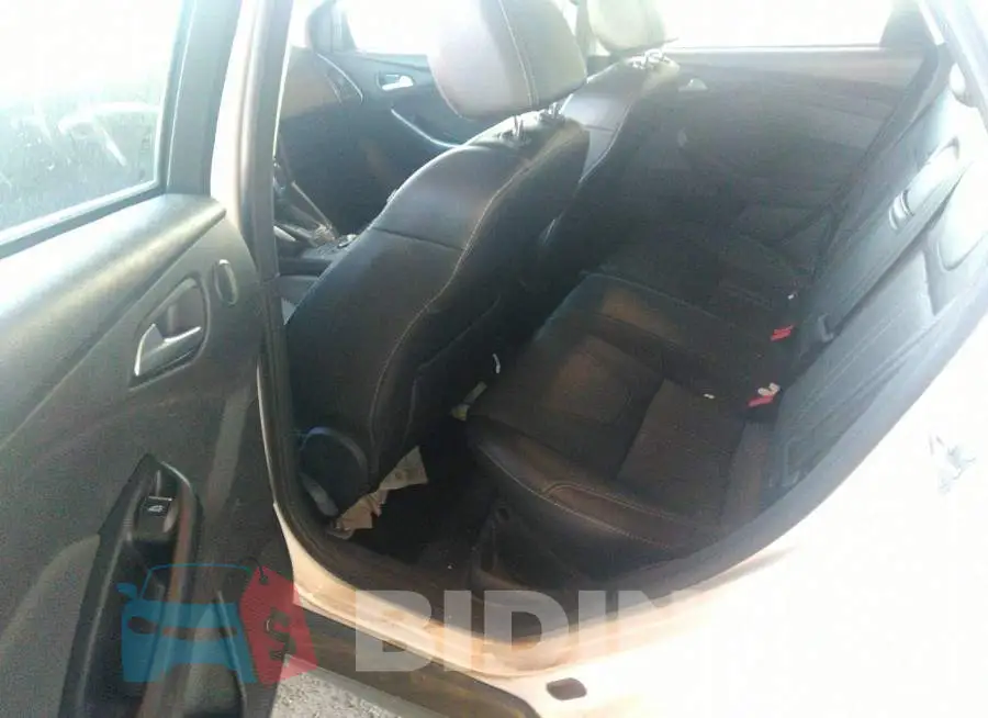 1FADP3J21DL241798 Photo# 8
