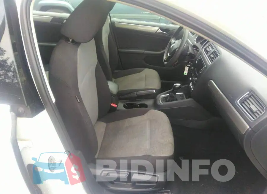 3VW2B7AJ0HM351497 Photo# 5